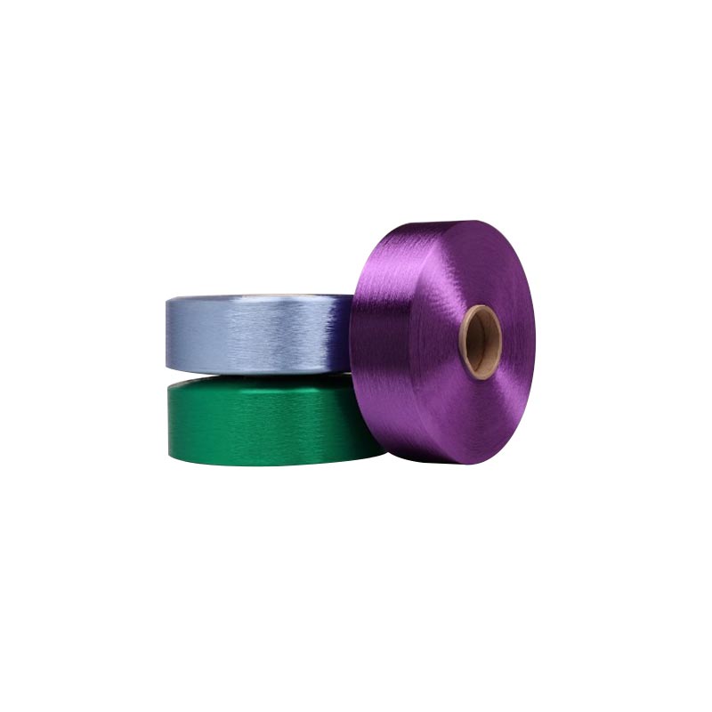 What are the advantages and disadvantages of colored spinning and dyed yarn